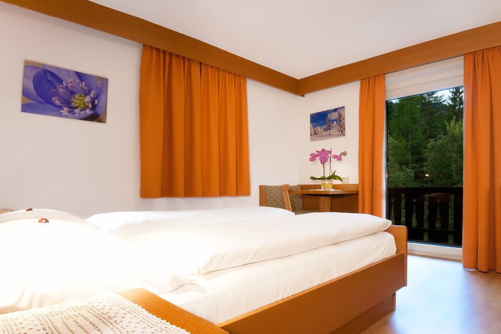 Ostaria La Fontana Hotel Corvara In Badia Exterior photo