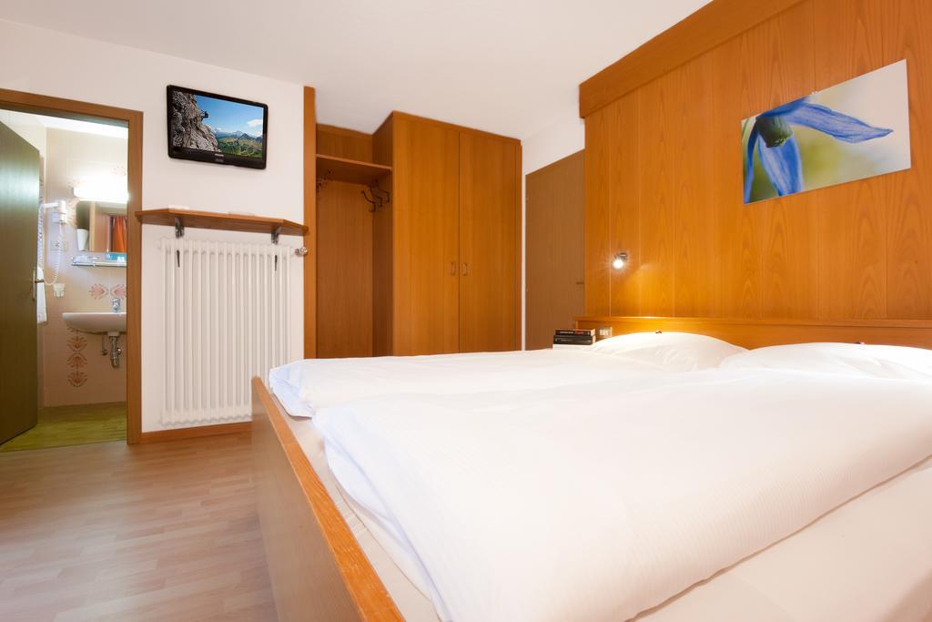 Ostaria La Fontana Hotel Corvara In Badia Exterior photo